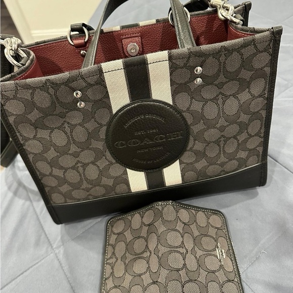 Coach Brown and Black Signature Tote Bag - Picture 10 of 10